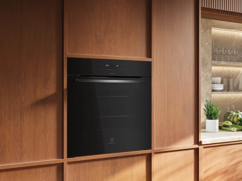 Electrolux 60cm Pyrolytic Oven with SteamBake, Black - 500 Series