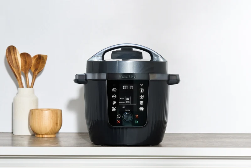 Instant 5.7 Litre Pro Max Black Multi Cooker