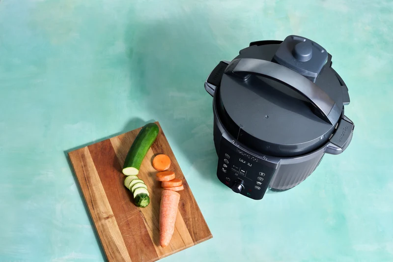 Instant 5.7 Litre Pro Max Black Multi Cooker