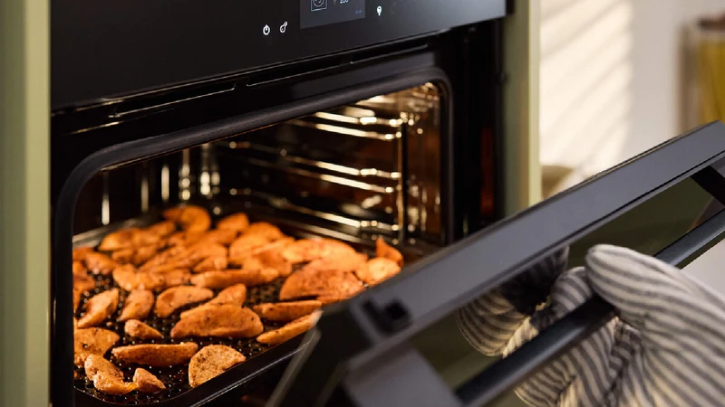 Haier 600 Series 60cm Pyrolytic Oven, 16 Function, Air Fry, Steam Assist, Black