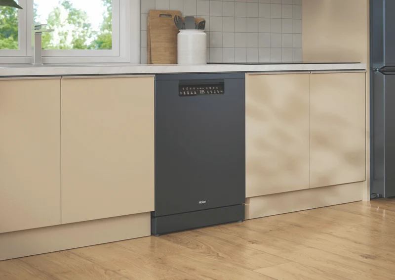 Haier 600 Series Freestanding Dishwasher, Steam, Dual Power Spray Arm, Black