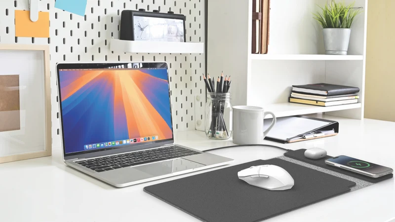 Laser ChargeCore Wireless Charging Laptop Sleeve 16" (Black)