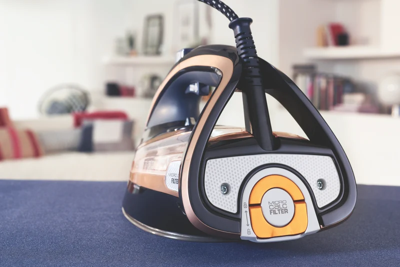 Tefal Ultimate Pure Anti-Calc Steam Iron