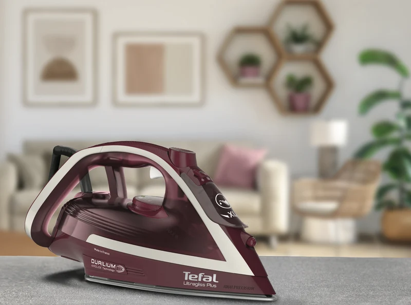 Tefal UltraGliss Anti-Calc Plus Steam Iron