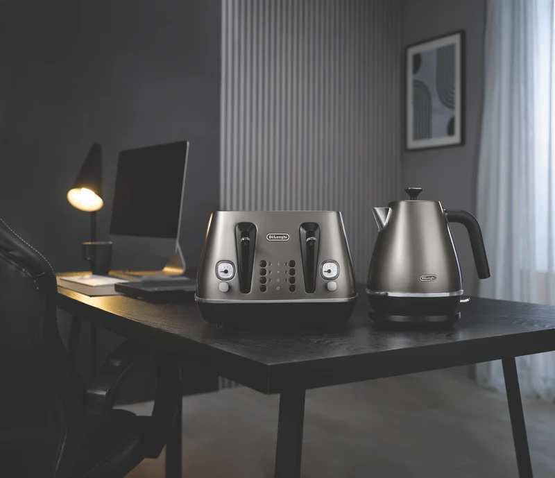 DeLonghi Distinta Titan 4 Slice Toaster