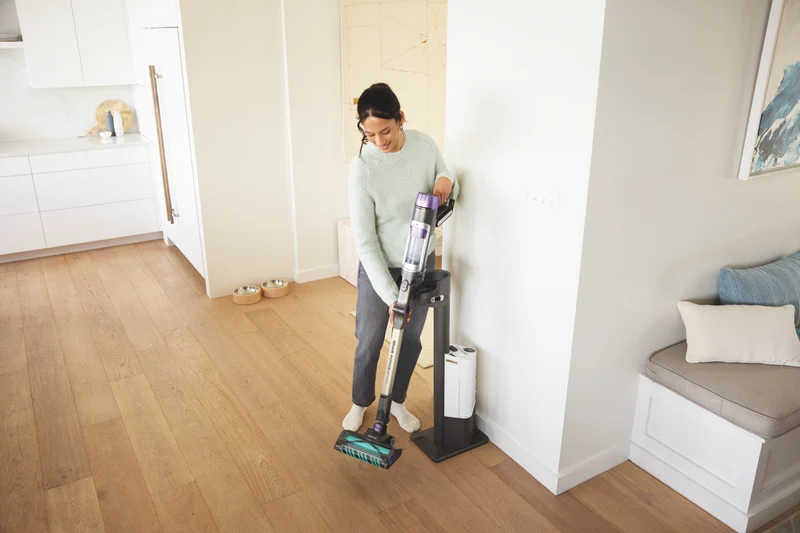 Shark Cordless PowerDetect Clean & Empty System