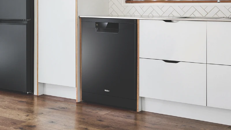 Haier 500 Series Freestanding Dishwasher, Black