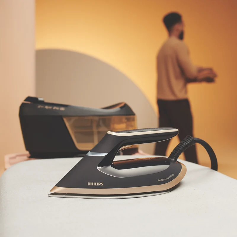 Philips PerfectCare 6000 Series Steam Generator Black / Gold
