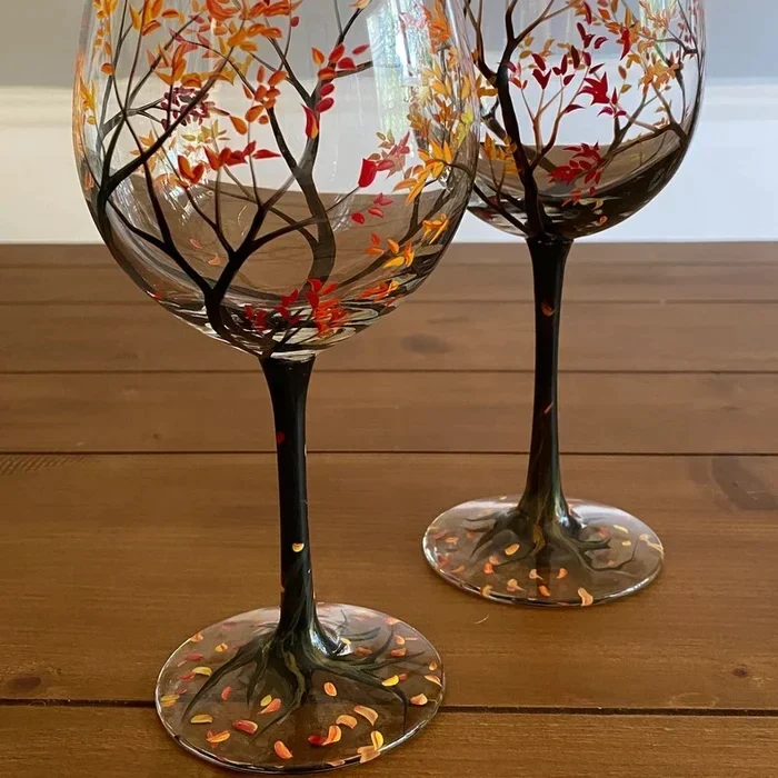 Handbemalte Weingläser mit Jahreszeiten-Baum | Künstlerisches Glasdesign | Elegantes Geschenk für Weinliebhaber