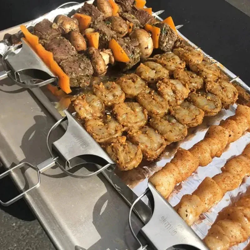 Edelstahl Grillspieße mit 9 Zinken – BlazeTrio für gleichmäßiges Garen von Fleisch, Fisch & Gemüse | Spülmaschinenfest | inkl. Oxford-Tasche