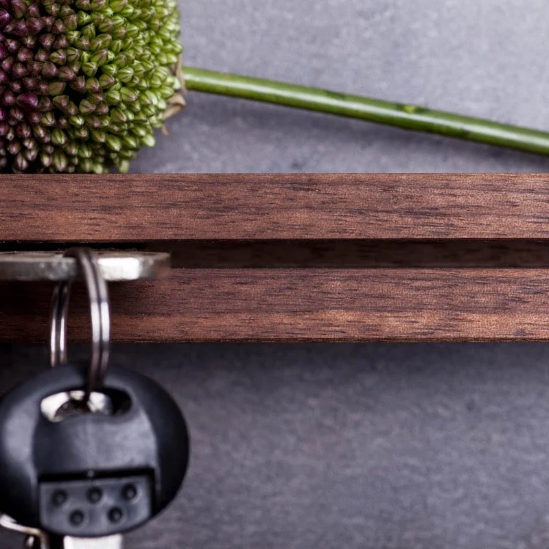 WOODS Schlüsselbrett mit Blumenvase I handgefertigt in Bayern I Nut - Schlüsselhalter I Wanddekorati