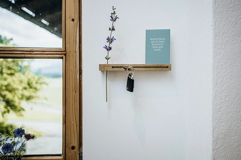 WOODS Schlüsselbrett mit Blumenvase I handgefertigt in Bayern I Nut - Schlüsselhalter I Wanddekorati