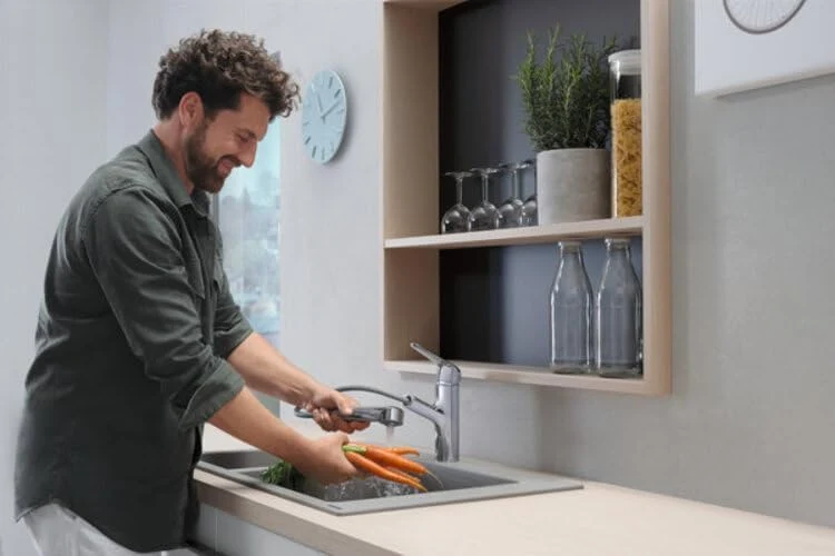 hansgrohe Küchenarmatur mit Schlauchbox (Wasserhahn Küche 120° schwenkbar, hoher und ausziehbarer Au