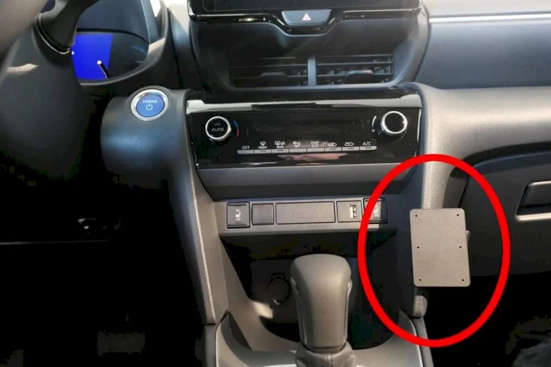 Brodit | ProClip Fahrzeughalter 855731 | Made IN Sweden | Winkelbefestigung | für linkslenkende Fahr