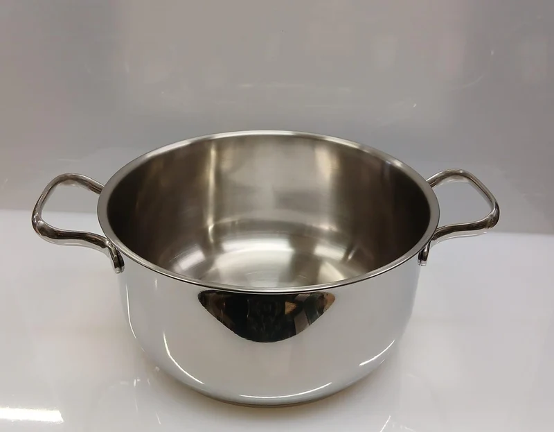 Kasserolle Edelstahl zwei Griffen aus Edelstahl 18/10 von hoher Qualität. Elegantes Hohe Leistung vo