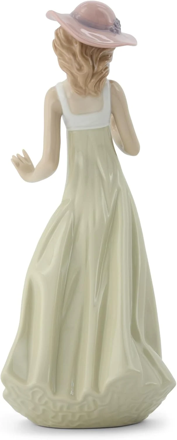 NAO Gentle Breeze Porzellanfigur