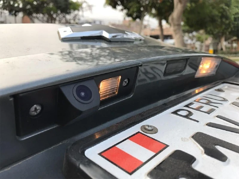 HD 720p Kamera Rückfahrkamera fahrzeugspezifische Kamera unauffällig integriert in der Kennzeichenbe