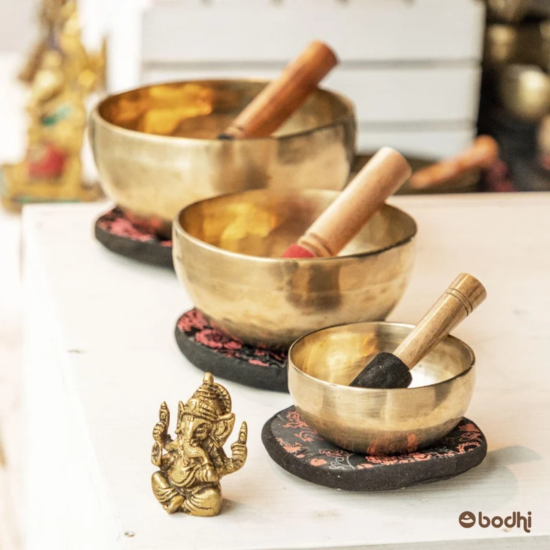 Bodhi Tibetische Klangschale Ø 19 cm | Handgefertigtes Klangschalen Set inkl. Kissen & Klöppel | Sin