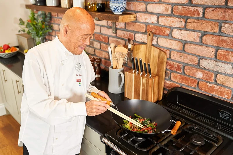 Ken Hom KH320001 Carbonstahl Mini Wok, 20cm, Classic, Nicht-Induktion/Holzgriff/Pfanne mit Flachem B
