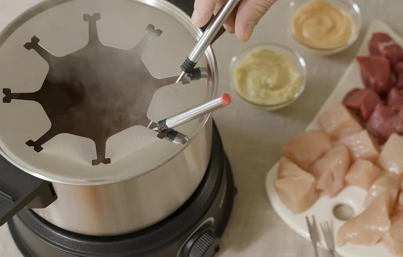 SEVERIN Fondue, spülmaschinengeeignetes Fondueset mit 8 farblich markierten Gabeln, elektrisches Fon