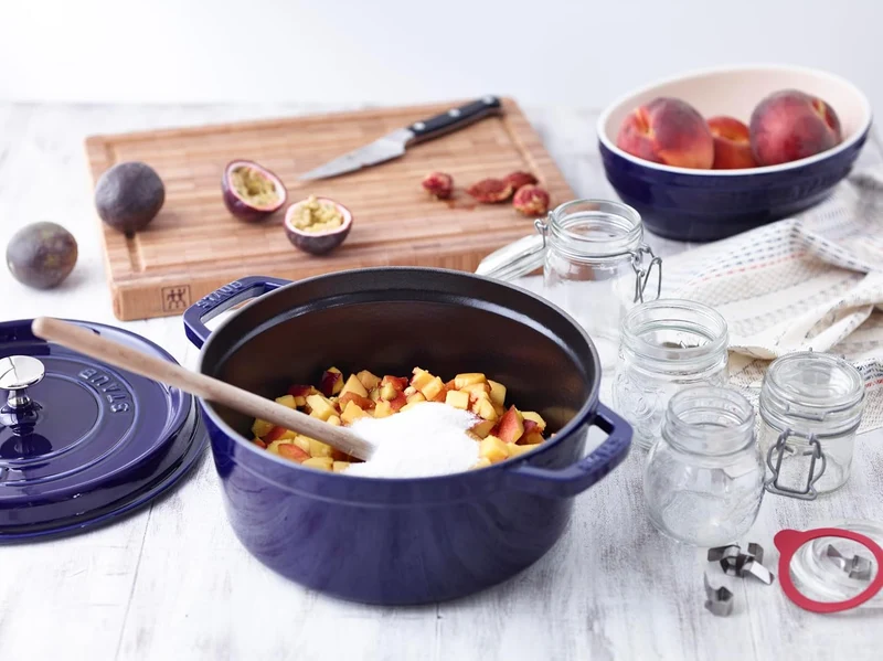 STAUB Gusseisen Bräter/Cocotte, Rund 26 cm, 5 L, Aromaregen Funktion, Für alle Herdarten geeignet, D
