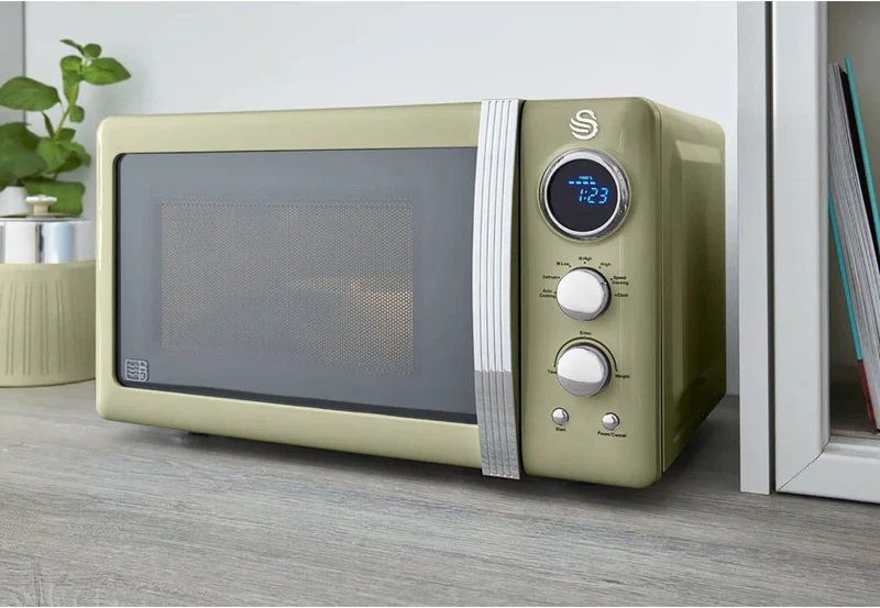 Swan Retro SM22030GNEU Digital Mikrowelle 20L, 5 Leistungsstufen, Auftaufunktion, 60 Minuten Timer,