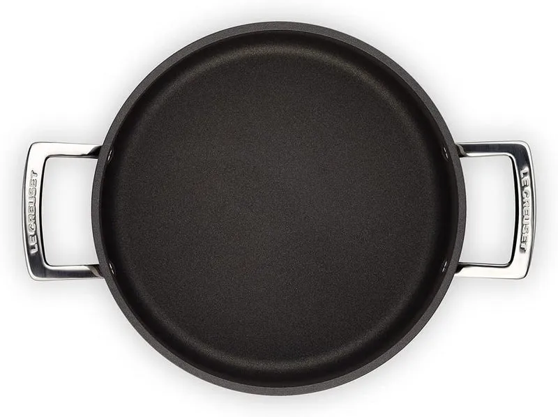 Le Creuset Aluminium-Antihaft Fleischtopf mit Glasdeckel, Ø 24 cm, Für alle Herdarten inkl. Induktio