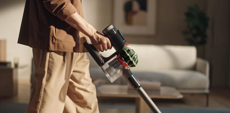 Dyson V8 Cyclone kabelloser Staubsauger, 150 AW, 60 Minuten Laufzeit, Motorbar-Bürste mit Anti-Verhe