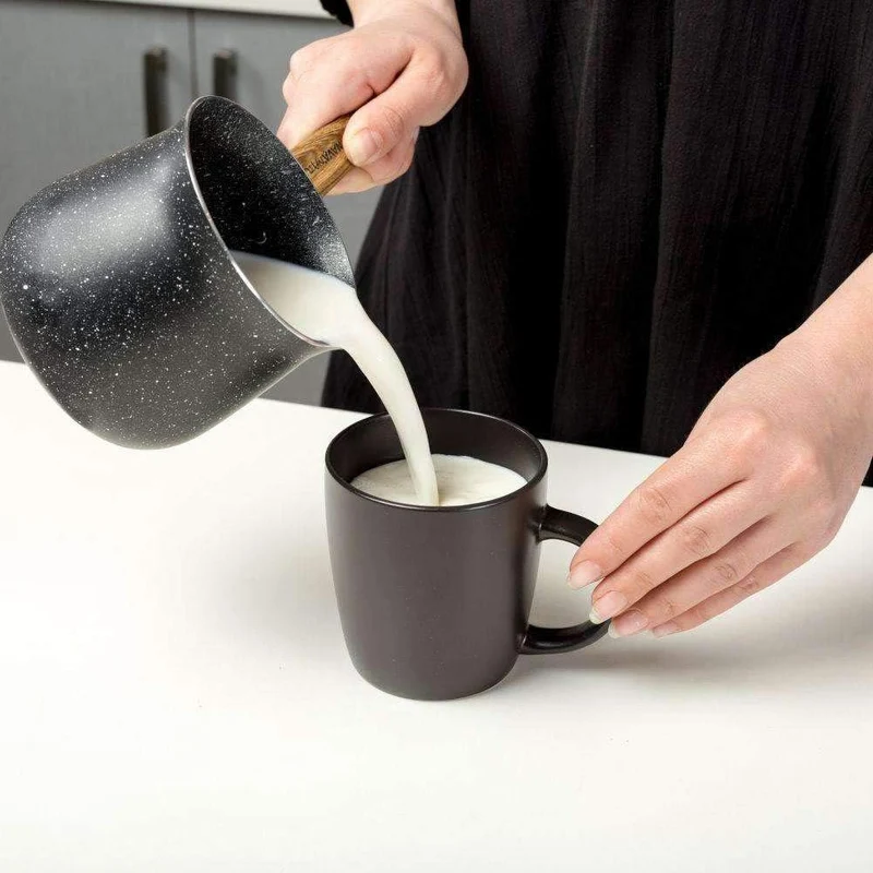 NAVA Schmelztiegel | 700 ML | Türkische Kaffeekanne mit Keramikbeschichtung | Für die Zubereitung vo