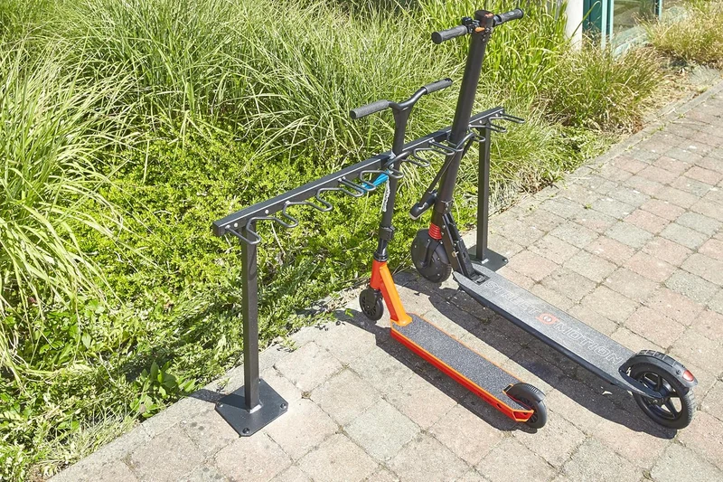 Halterung für 9 Scooter Modell auf dem Boden M509S